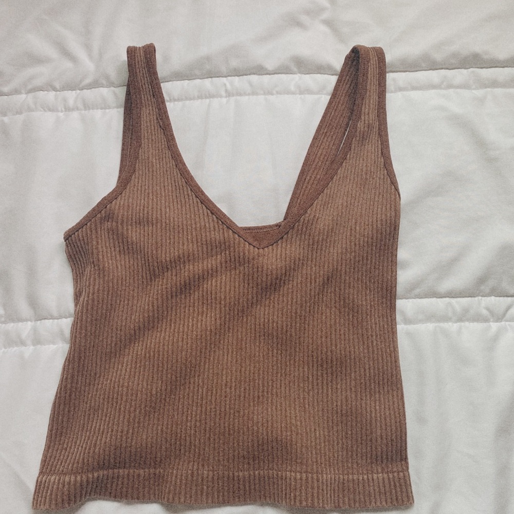 brown woman’s textured cropped tank top